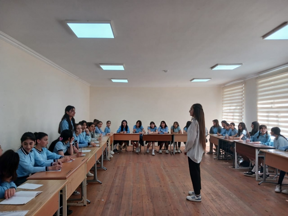 Uşaq Səfirlər Məclisinin Qəbələ regionu üzrə nümayəndəsinin “Erkən nikaha yox deyək və təhsildən geri qalmayaq!” təlimi