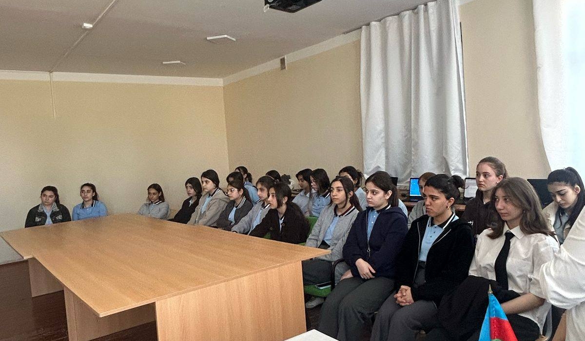 Uşaq Səfirlər Məclisinin Xaçmaz rayon üzrə regional nümayəndəsi Nəzrin Həbibova və fəalı Lalə Rəhmətullayevanın təşəbbüsü, Xaçmaz rayon Təhsil sektorunun dəstəyi ilə "Erkən Nikah"adlı tədbir keçirilmişdir.