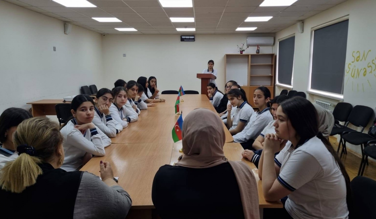 Uşaq Səfirlər Məclisinin Abşeron rayon üzrə fəalı Həsənli Arzunun təşəbbüsü, Abşeron-Xızı Regional Təhsil idarəsinin dəstəyi ilə “Erkən nikah və onun fəsadları - Birgə mübarizə aparaq” adlı tədbir keçirilmişdir.