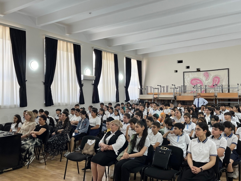 Uşaq Səfirlər Məclisinin Mingəçevir şəhəri üzrə fəalları Fərhad Mirzəliyev, Ülkər Cəlilli, Turan Məmmədov, Gülay Pənahlının təşəbbüsü