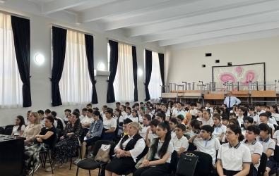 Uşaq Səfirlər Məclisinin Mingəçevir şəhəri üzrə fəalları Fərhad Mirzəliyev, Ülkər Cəlilli, Turan Məmmədov, Gülay Pənahlının təşəbbüsü