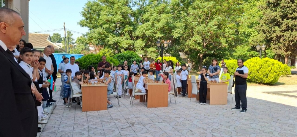 Uşaq Səfirlər Məclisinin Mingəçevir şəhər üzrə region fəalları Mustafazadə Xədicə, Abbaslı Bətül və Nəbiyeva Ayanın təşəbbüsü