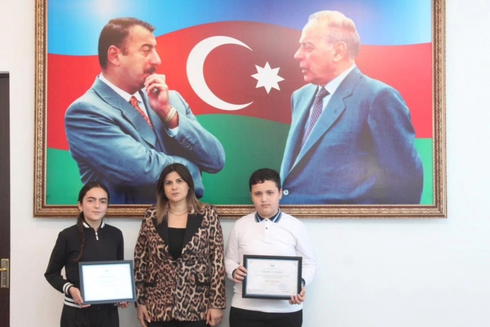 Dövlət Komitəsi tərəfindən Xocavənd Rayon İcra Hakimiyyətinə göndərilmiş təşəkkürnamələr nümayəndələrə təqdim olunmuşdur