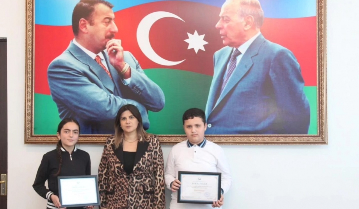 Dövlət Komitəsi tərəfindən Xocavənd Rayon İcra Hakimiyyətinə göndərilmiş təşəkkürnamələr nümayəndələrə təqdim olunmuşdur