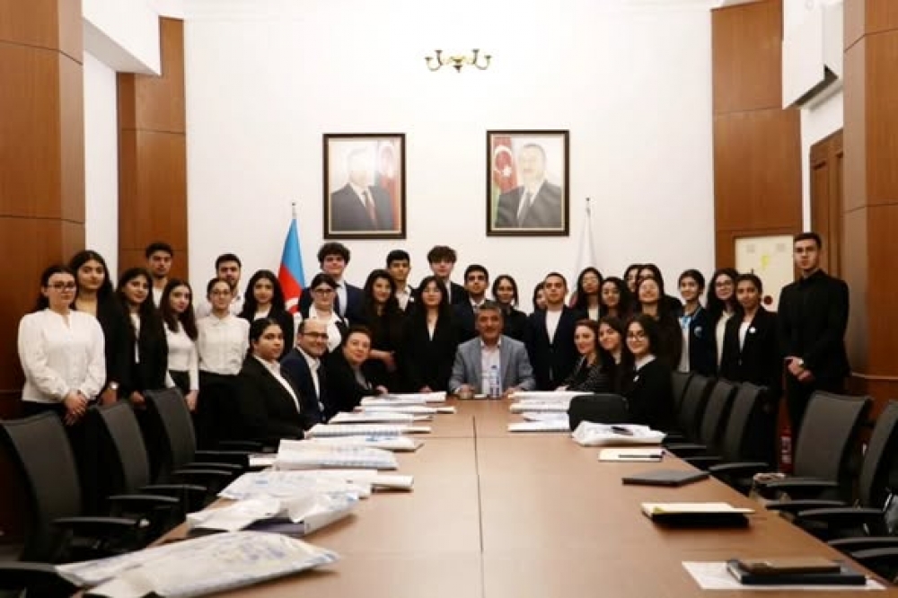 “Qloballaşma dövründə ana dilinin qorunması” mövzusunda görüş keçirilib