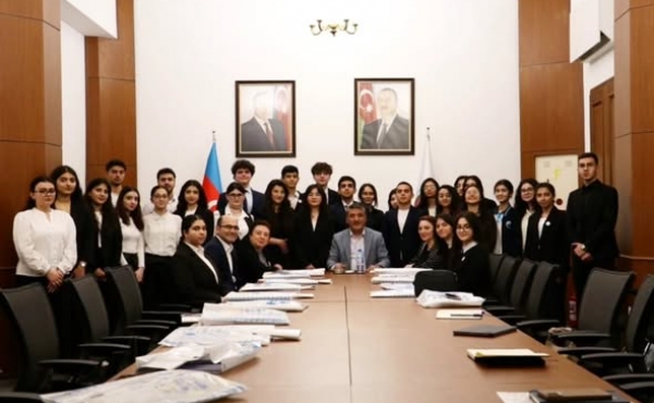 “Qloballaşma dövründə ana dilinin qorunm...