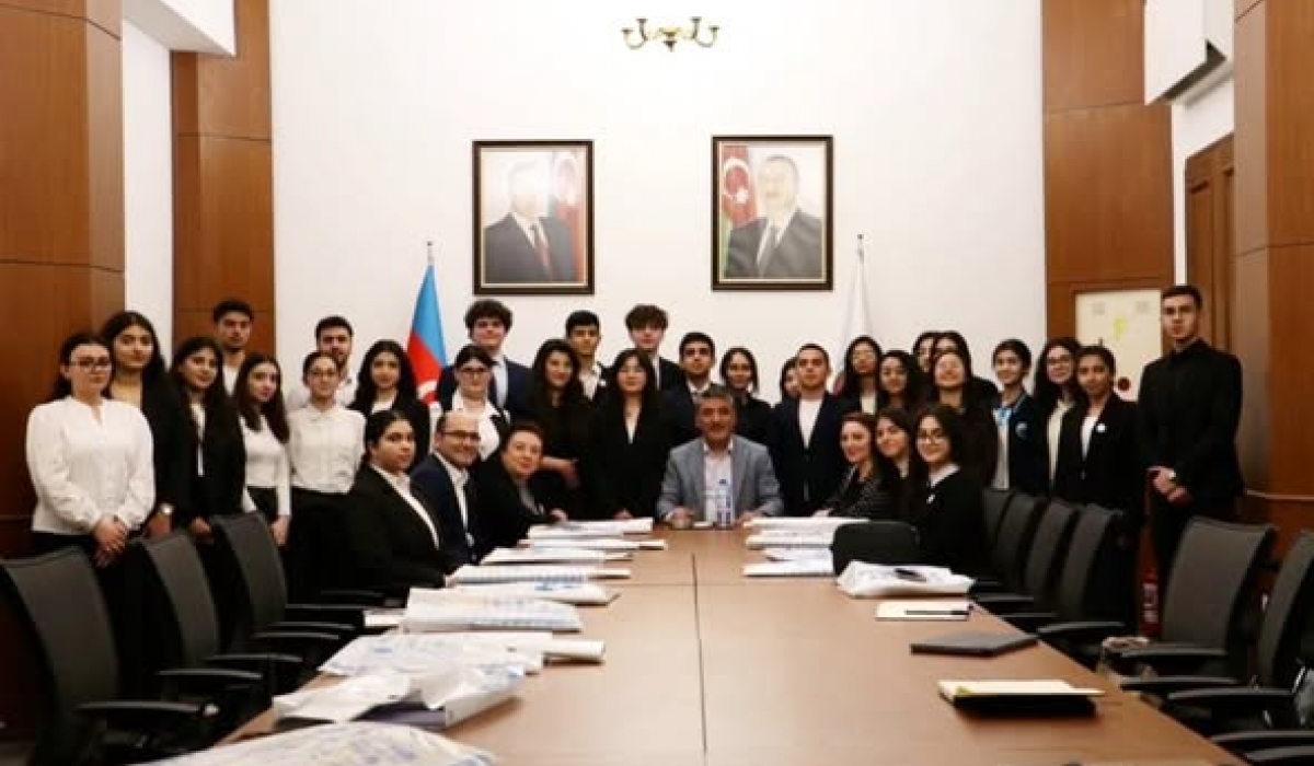 “Qloballaşma dövründə ana dilinin qorunması” mövzusunda görüş keçirilib