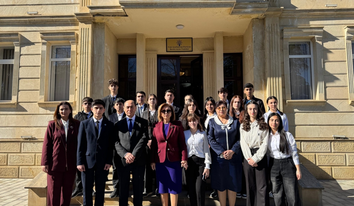 Ailə, Qadın və Uşaq Problemləri üzrə Dövlət Komitəsinin sədri Bahar Muradova Uşaq Səfirlər Məclisinin Bərdə rayonu üzrə nümayəndə və fəalları ilə görüşüb.