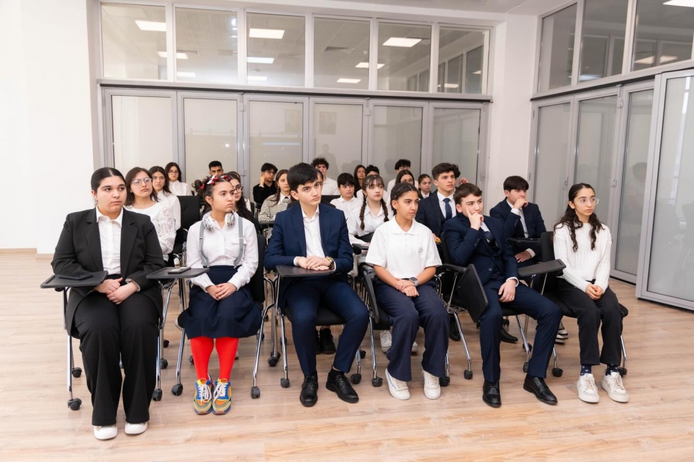 Uşaq Səfirlər Məclisinin təşkilatçılığı ilə Bakı fəalları üçün “Süni İntellekt Savadlılığı” mövzusunda maarifləndirici təlim keçirilib