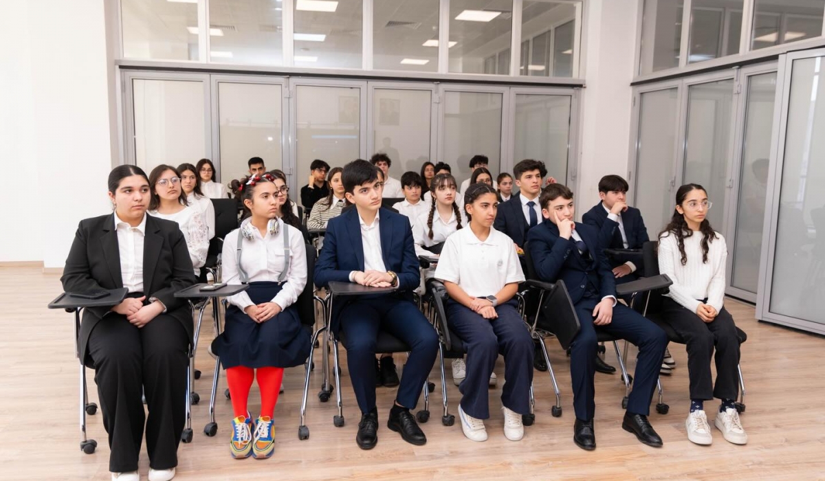 Uşaq Səfirlər Məclisinin təşkilatçılığı ilə Bakı fəalları üçün “Süni İntellekt Savadlılığı” mövzusunda maarifləndirici təlim keçirilib