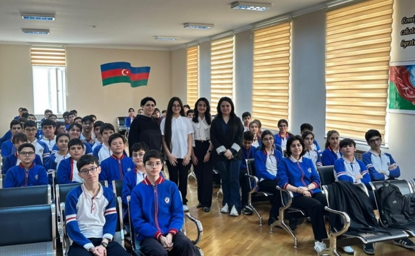 18 mart 2026-cı il tarixində Uşaq Səfirlər Məclisinin üzvləri tərəfindən Fizika, riyaziyyat və informatika təmayüllü respublika liseyində şagirdlər üçün maarifləndirici tədbir təşkil olunub.