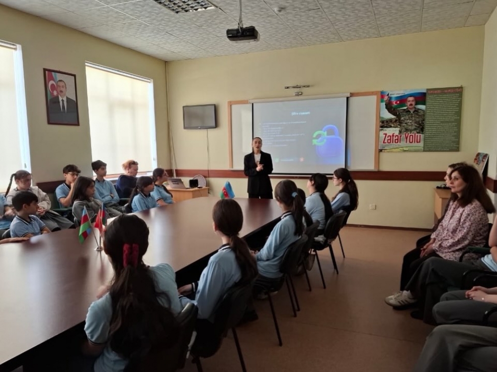 17 mart 2026-cı il tarixində Uşaq Səfirlər Məclisinin üzvləri tərəfindən 164 nömrəli tam orta məktəbin şagirdlər üçün maarifləndirici tədbir təşkil olunub.