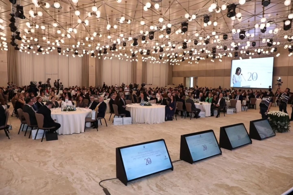 30 aprel 2026-cı il tarixində Ailə, Qadın və Uşaq Problemləri üzrə Dövlət Komitəsinin təşkilatçılığı ilə Gülüstan sarayında "Dayanıqlı inkişaf: ailə, qadın və uşaq siyasəti” mövzusunda konfransın açılış mərasimi keçirilib.