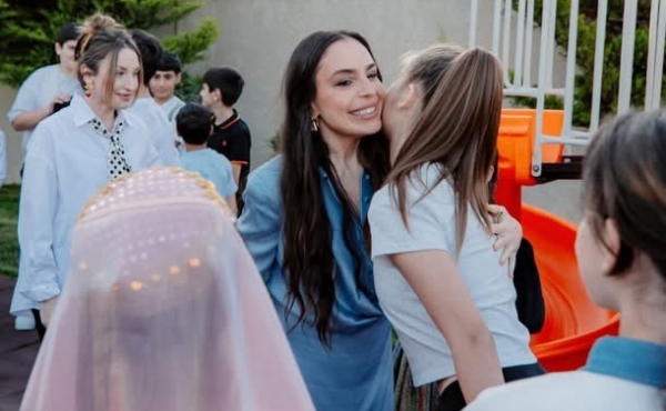 Leyla Əliyeva və Alona Əliyeva “Tut Əlim...