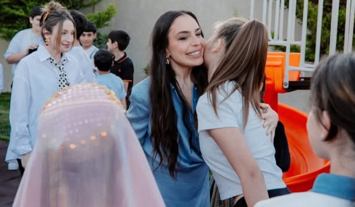 Leyla Əliyeva və Alona Əliyeva “Tut Əlimdən” Uşaqlar üçün Sosial Reabilitasiya Mərkəzini ziyarət ediblər.