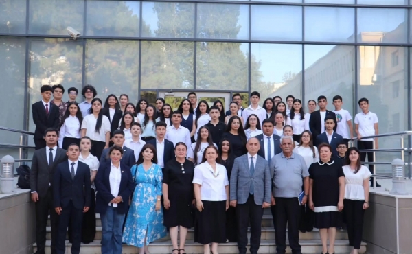 Dövlət Komitəsinin təşəbbüsü ilə “Azərbaycan Uşaqlarının İnkişaf Platforması” İctimai Birliyinin və “Ailəm” Könüllülərinin ziyalılarla görüşü keçirildi.