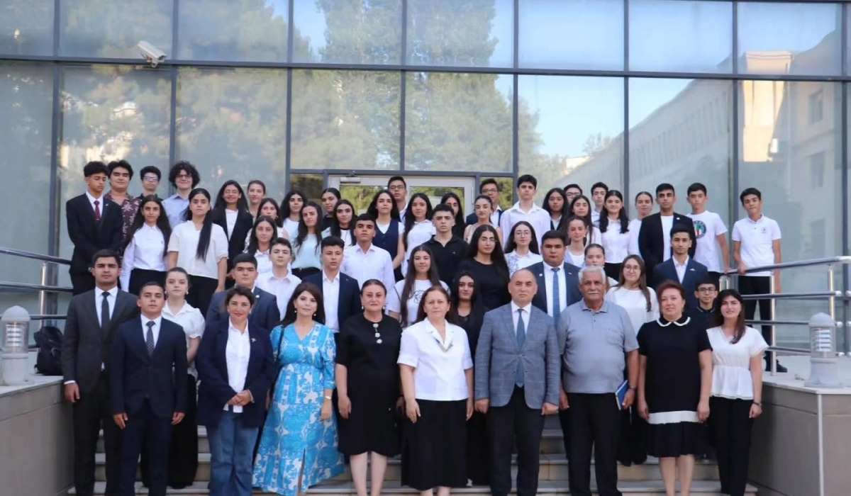 Dövlət Komitəsinin təşəbbüsü ilə “Azərbaycan Uşaqlarının İnkişaf Platforması” İctimai Birliyinin və “Ailəm” Könüllülərinin ziyalılarla görüşü keçirildi.